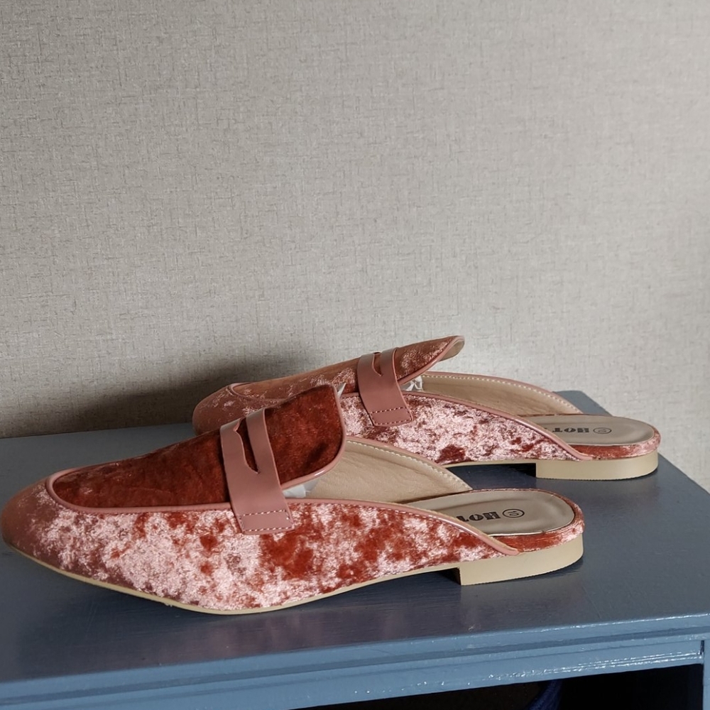 Hot Kiss Mules